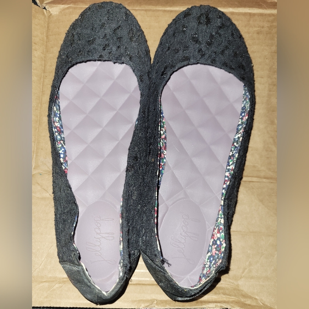 Jellypop Women's Black Floral Flats